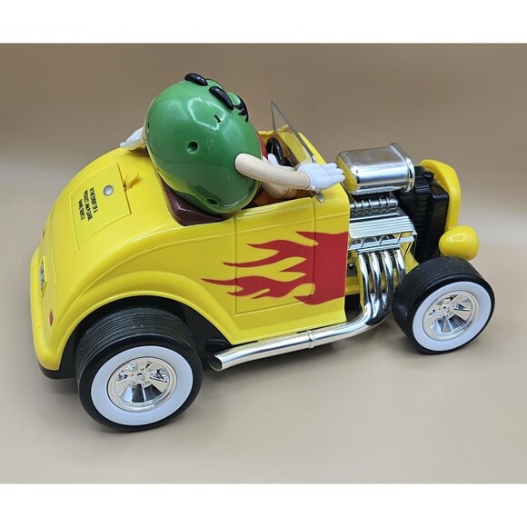 M&M'S REBEL HOT ROD CANDY DISPENSER CAR REBEL WITHOUT A CLUE YELLOW COLLECTIBLE - Picture 6 of 11